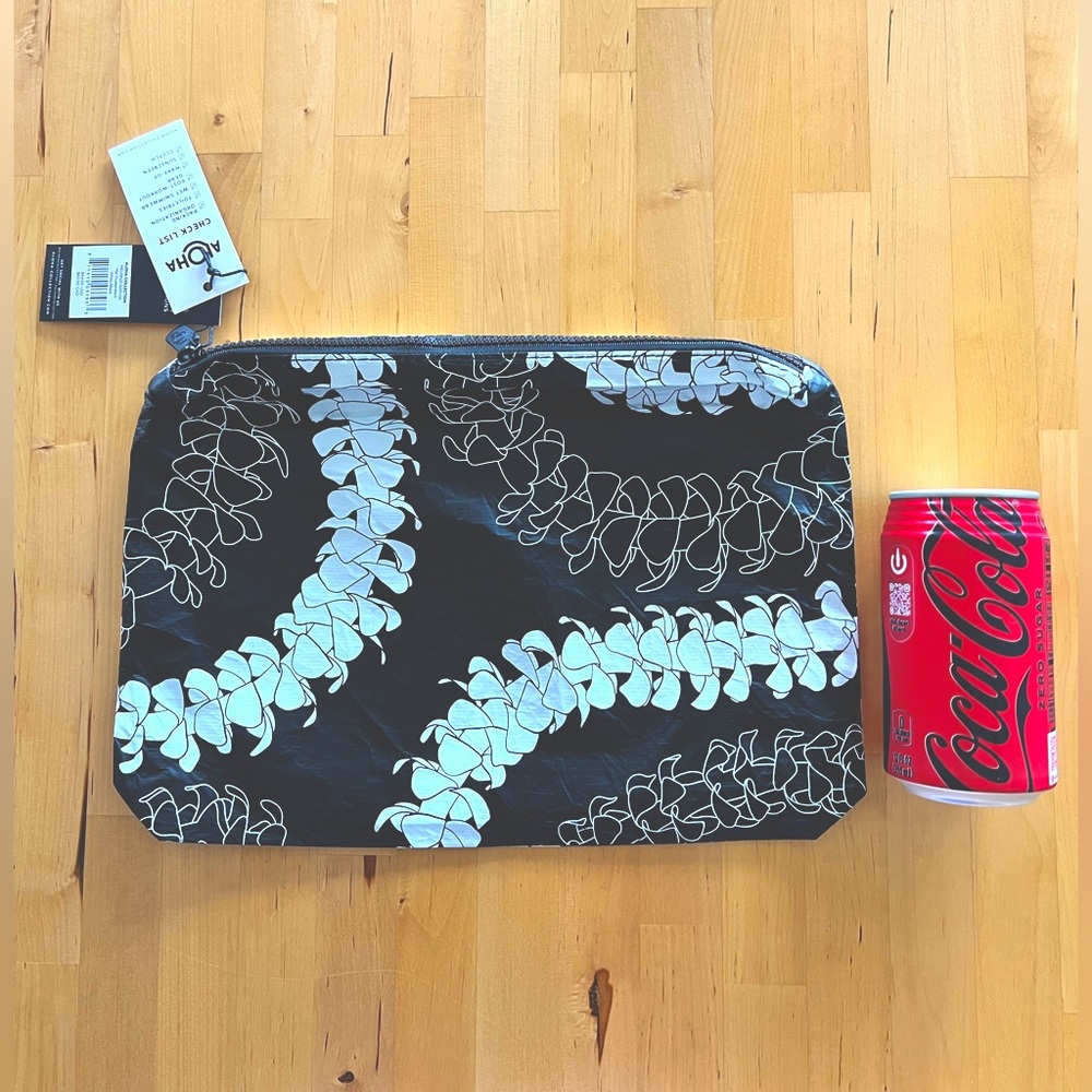 ALOHA Collection 🌺 Black and White Mid Size Travel Pouch - Puakenikeni - Picture 4 of 9